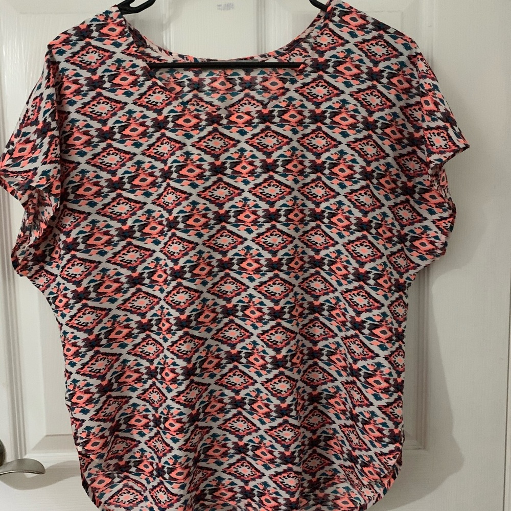 Multi colored shirt sleeved blouse